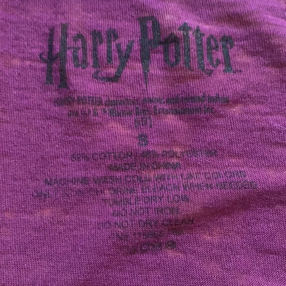 Harry Potter tee shirt in size small maroon purple Hogwarts Platform‎ 9 3/4 - Picture 3 of 5